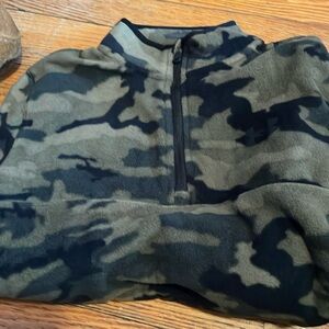 NEW  Under Armour army camouflage fleece
